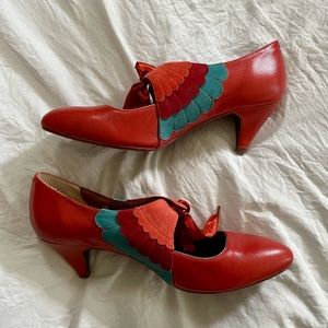 Retro Scallop Poetic License London Kitten Heels